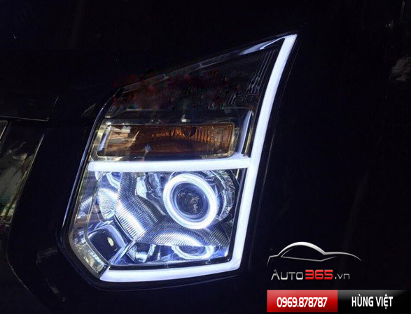 Ford Focus Độ Đèn Thành Siêu Mẫu Trong Đêm